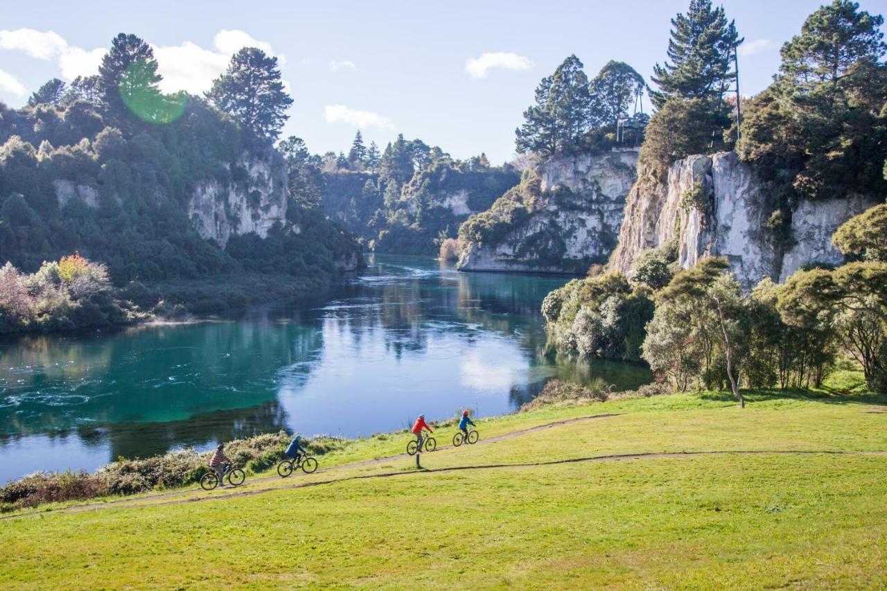 Alpine Lake Motor alojamiento Lago Lago Taupo Exterior foto